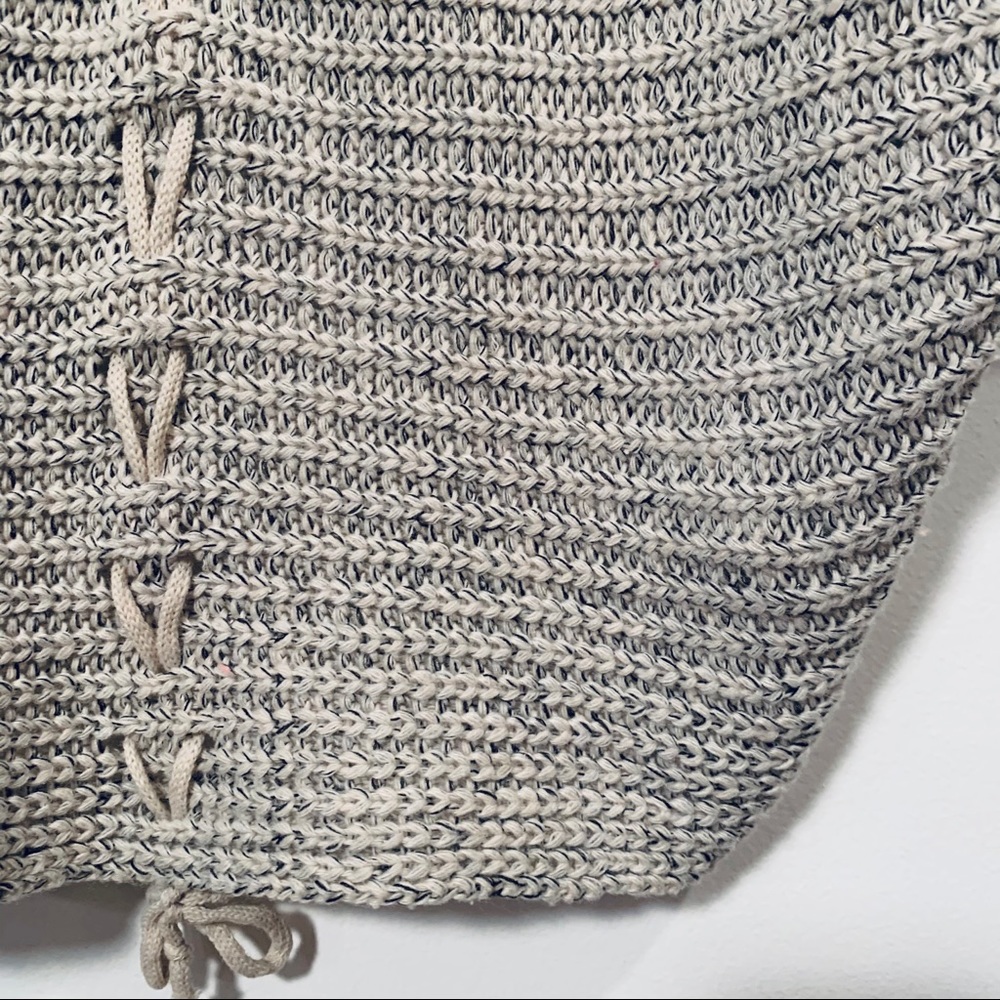 sweater - Picture 4 of 4